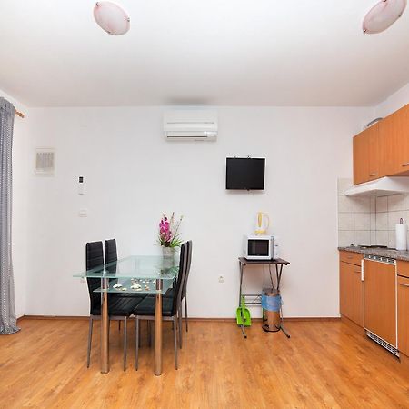 Apartments Barbara เบรอเซส ห้อง รูปภาพ