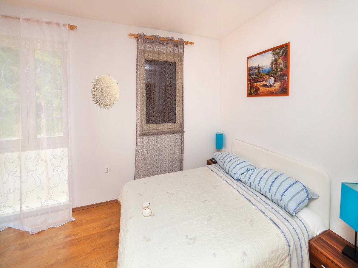 Apartments Barbara เบรอเซส ภายนอก รูปภาพ