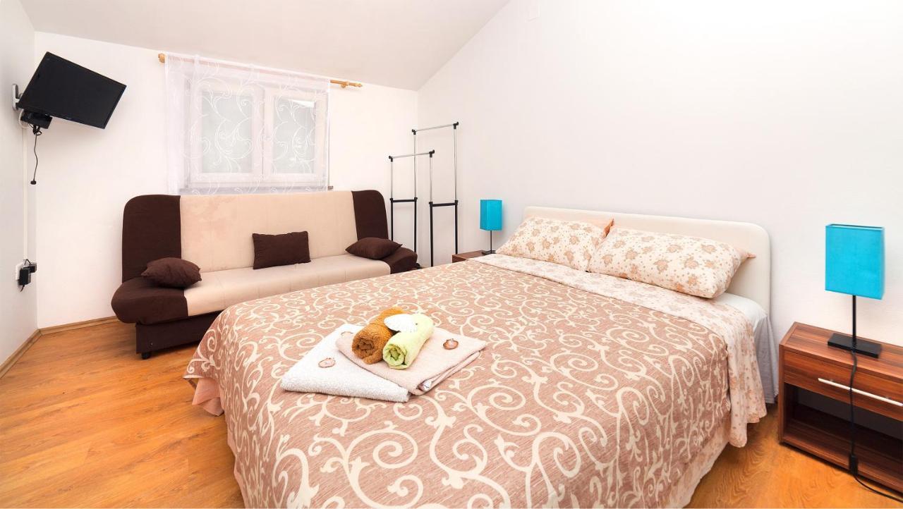 Apartments Barbara เบรอเซส ภายนอก รูปภาพ