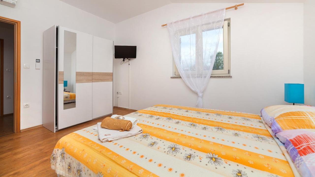 Apartments Barbara เบรอเซส ภายนอก รูปภาพ