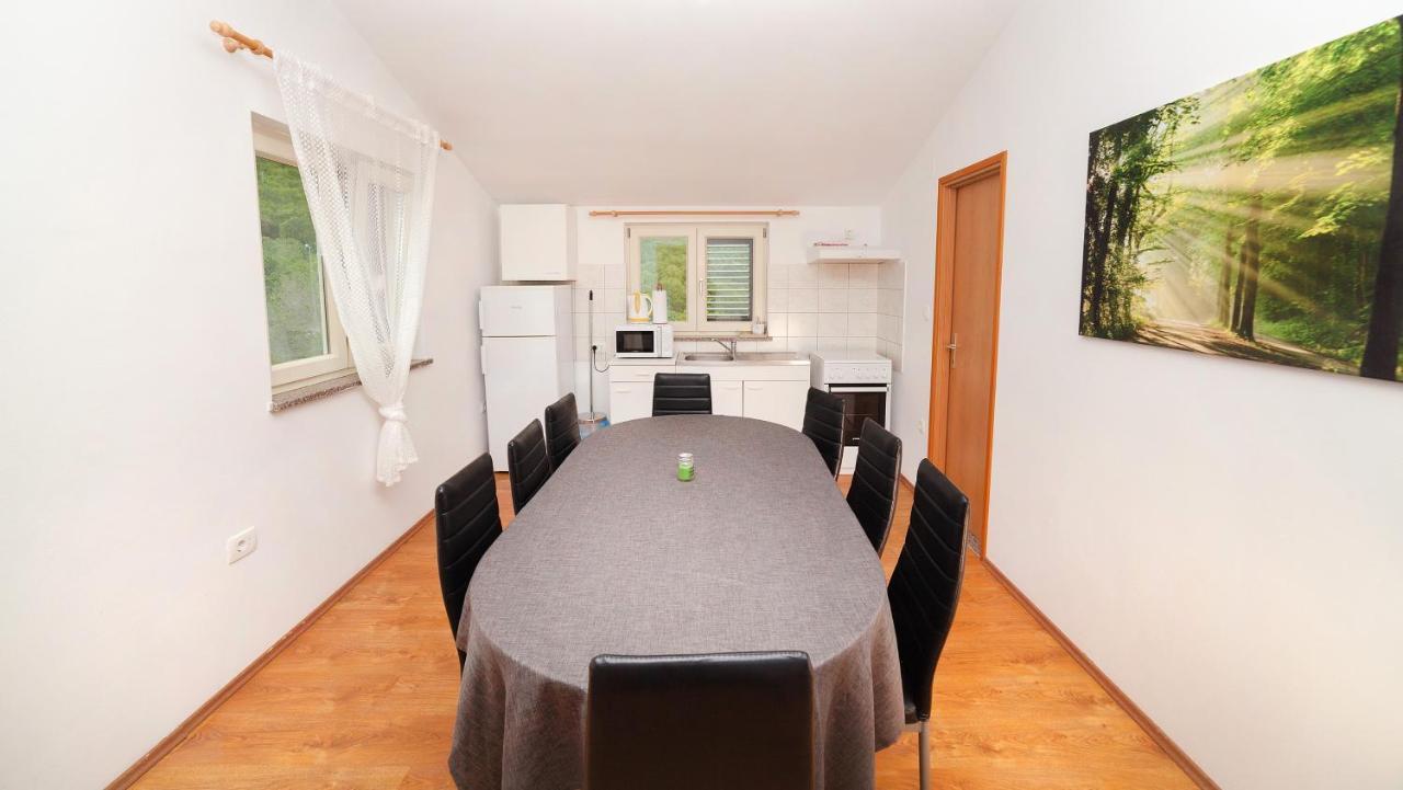 Apartments Barbara เบรอเซส ภายนอก รูปภาพ