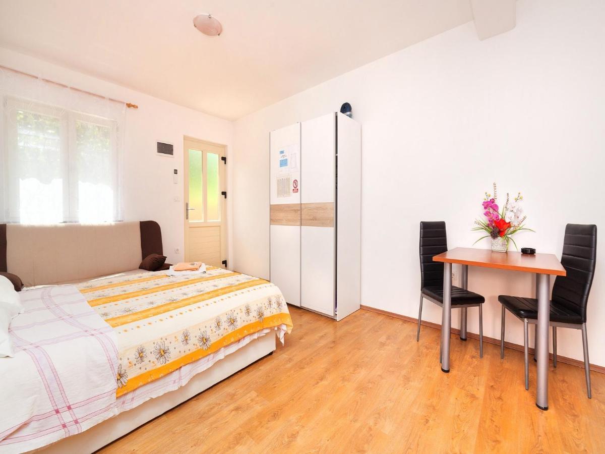 Apartments Barbara เบรอเซส ภายนอก รูปภาพ